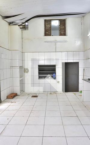 Casa à venda com 350m², 4 quartos e 4 vagas Casa à venda com 350m², 4 quartos e 4 vagasÁrea comum