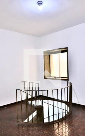 Casa à venda com 350m², 4 quartos e 4 vagas Casa à venda com 350m², 4 quartos e 4 vagasHall dos Quartos