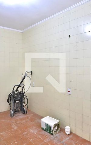 Casa à venda com 350m², 4 quartos e 4 vagas Casa à venda com 350m², 4 quartos e 4 vagasLavanderia