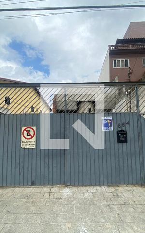 Casa à venda com 350m², 4 quartos e 4 vagas Casa à venda com 350m², 4 quartos e 4 vagasFachada