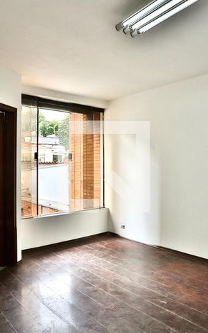 Casa à venda com 350m², 4 quartos e 4 vagas Casa à venda com 350m², 4 quartos e 4 vagasSala 1