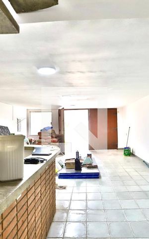 Casa à venda com 350m², 4 quartos e 4 vagas Casa à venda com 350m², 4 quartos e 4 vagasGaragem
