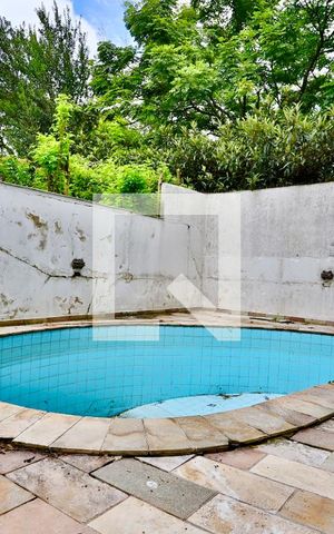 Casa à venda com 350m², 4 quartos e 4 vagas Casa à venda com 350m², 4 quartos e 4 vagasPiscina