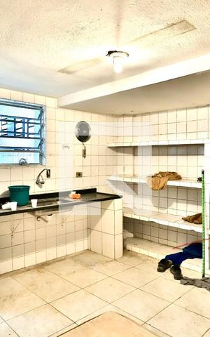Casa à venda com 350m², 4 quartos e 4 vagas Casa à venda com 350m², 4 quartos e 4 vagasÁrea comum