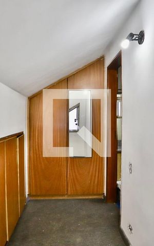Casa à venda com 350m², 4 quartos e 4 vagas Casa à venda com 350m², 4 quartos e 4 vagasCloset do quarto 1