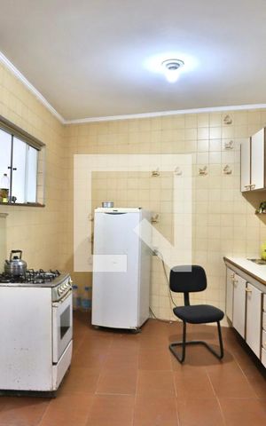 Casa à venda com 350m², 4 quartos e 4 vagas Casa à venda com 350m², 4 quartos e 4 vagasCozinha
