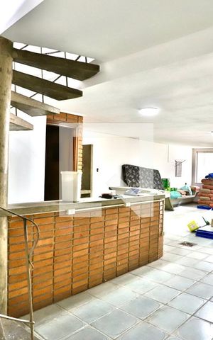 Casa à venda com 350m², 4 quartos e 4 vagas Casa à venda com 350m², 4 quartos e 4 vagasGaragem