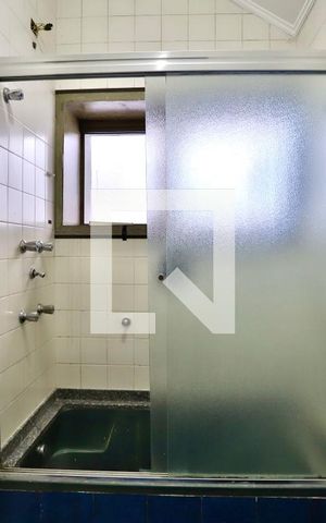 Casa à venda com 350m², 4 quartos e 4 vagas Casa à venda com 350m², 4 quartos e 4 vagasBanheiro do Quarto 1