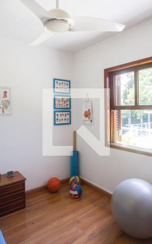 Casa à venda com 317m², 4 quartos e 4 vagas Casa à venda com 317m², 4 quartos e 4 vagasQuarto 1