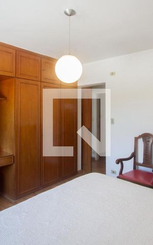 Casa à venda com 317m², 4 quartos e 4 vagas Casa à venda com 317m², 4 quartos e 4 vagasSuíte