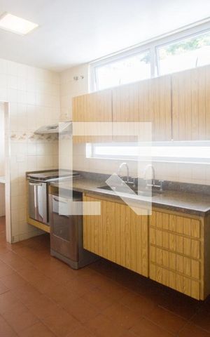 Casa à venda com 317m², 4 quartos e 4 vagas Casa à venda com 317m², 4 quartos e 4 vagasCozinha