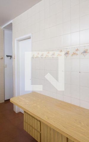 Casa à venda com 317m², 4 quartos e 4 vagas Casa à venda com 317m², 4 quartos e 4 vagasCozinha