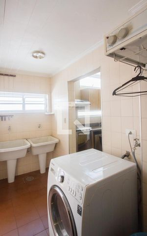 Casa à venda com 317m², 4 quartos e 4 vagas Casa à venda com 317m², 4 quartos e 4 vagasÁrea de Serviço