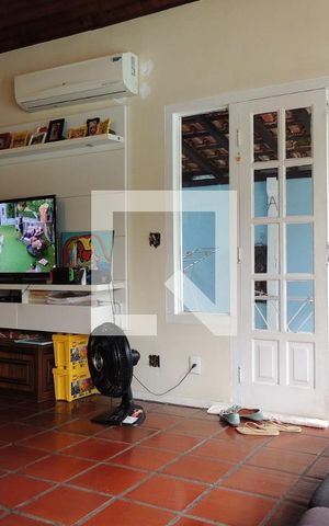 Casa de condomínio à venda com 360m², 3 quartos e 2 vagasSala