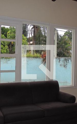 Casa de condomínio à venda com 360m², 3 quartos e 2 vagasSala