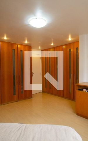 Apartamento à venda com 323m², 4 quartos e 4 vagas Apartamento à venda com 323m², 4 quartos e 4 vagasSuíte