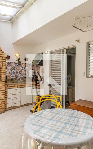 Casa à venda com 144m², 4 quartos e 2 vagasQuintal