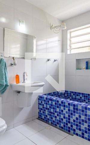 Casa à venda com 144m², 4 quartos e 2 vagasBanheiro Social