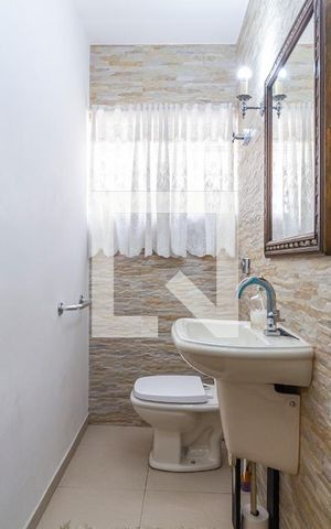 Casa à venda com 144m², 4 quartos e 2 vagasLavabo