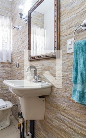 Casa à venda com 144m², 4 quartos e 2 vagasLavabo