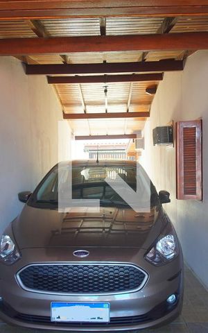 Casa à venda com 90m², 2 quartos e 3 vagas Casa à venda com 90m², 2 quartos e 3 vagasGaragem