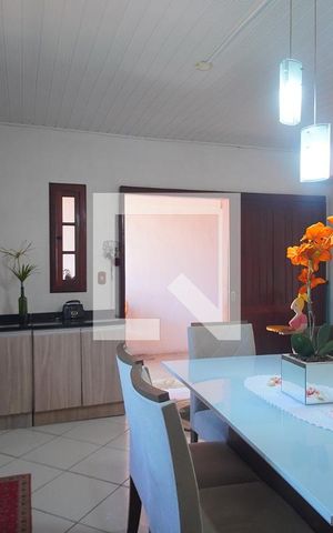 Casa à venda com 90m², 2 quartos e 3 vagas Casa à venda com 90m², 2 quartos e 3 vagasCozinha