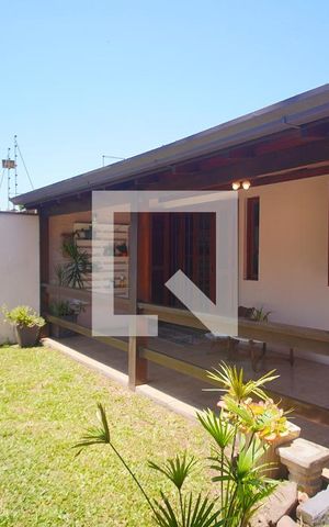 Casa à venda com 90m², 2 quartos e 3 vagas Casa à venda com 90m², 2 quartos e 3 vagasFachada