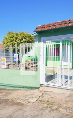 Casa à venda com 85m², 3 quartos e 2 vagas Casa à venda com 85m², 3 quartos e 2 vagasFachada
