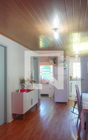 Casa à venda com 85m², 3 quartos e 2 vagas Casa à venda com 85m², 3 quartos e 2 vagasSala