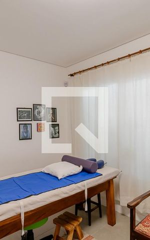 Casa à venda com 380m², 6 quartos e 4 vagas Casa à venda com 380m², 6 quartos e 4 vagasEscritório Individual