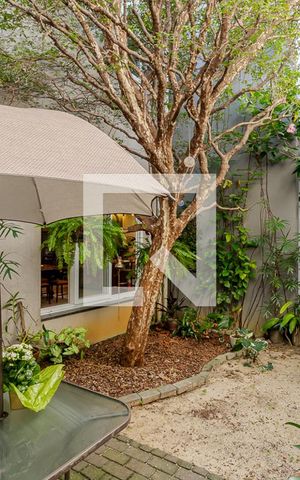 Casa à venda com 380m², 6 quartos e 4 vagas Casa à venda com 380m², 6 quartos e 4 vagasJardim 2