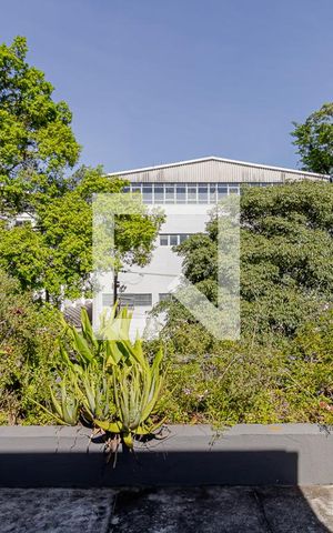 Casa à venda com 380m², 6 quartos e 4 vagas Casa à venda com 380m², 6 quartos e 4 vagasTerraço Salão