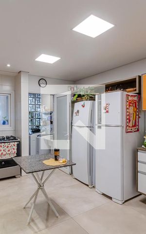 Casa à venda com 380m², 6 quartos e 4 vagas Casa à venda com 380m², 6 quartos e 4 vagasCozinha