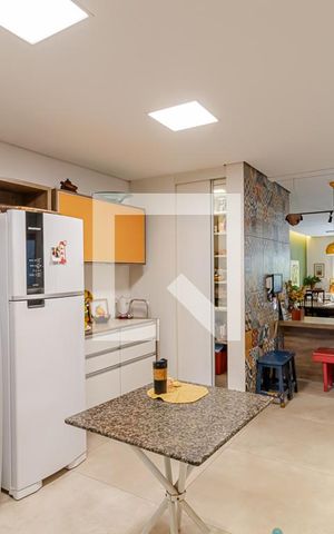 Casa à venda com 380m², 6 quartos e 4 vagas Casa à venda com 380m², 6 quartos e 4 vagasCozinha