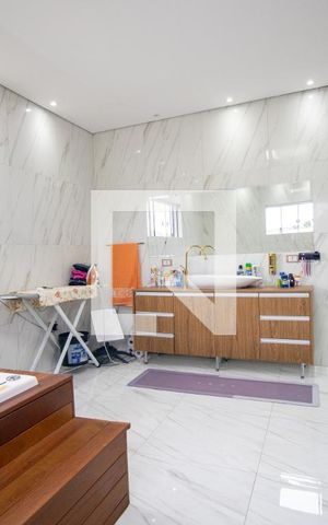 Casa de condomínio à venda com 300m², 3 quartos e 2 vagasBanheiro da Suíte