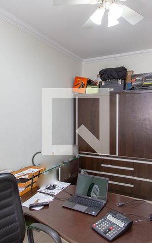 Casa à venda com 270m², 5 quartos e 5 vagas Casa à venda com 270m², 5 quartos e 5 vagasEscritório 2/Quarto
