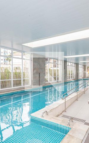 Apartamento à venda com 214m², 3 quartos e 4 vagas Apartamento à venda com 214m², 3 quartos e 4 vagasPiscina