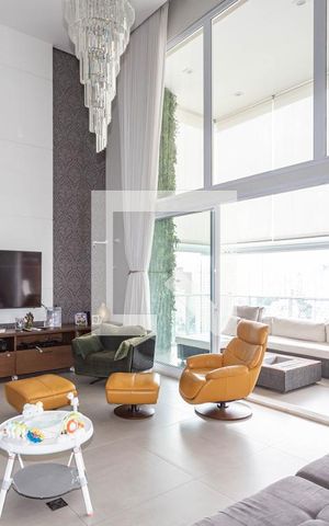 Apartamento à venda com 214m², 3 quartos e 4 vagas Apartamento à venda com 214m², 3 quartos e 4 vagasSala