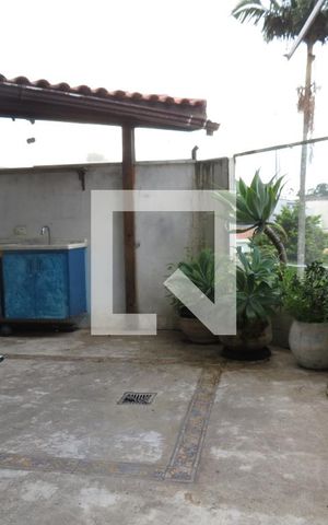 Casa de condomínio à venda com 177m², 4 quartos e 3 vagasLavanderia
