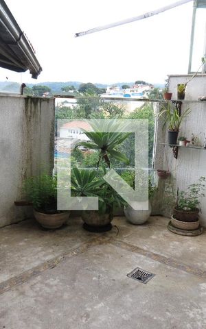Casa de condomínio à venda com 177m², 4 quartos e 3 vagasLavanderia