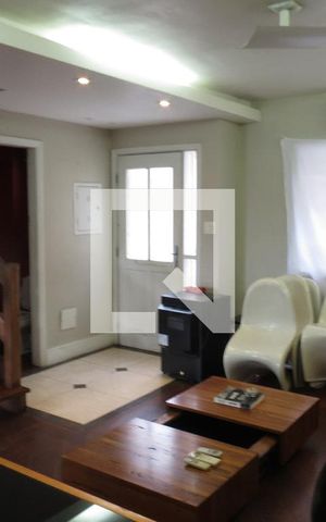 Casa de condomínio à venda com 177m², 4 quartos e 3 vagasSala