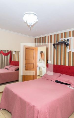 Casa à venda com 200m², 3 quartos e 2 vagasQuarto Suíte