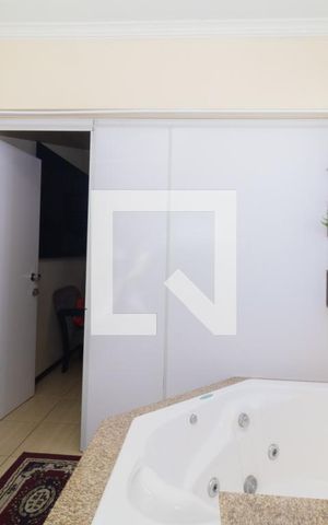 Casa à venda com 200m², 3 quartos e 2 vagasBanheiro da Suíte