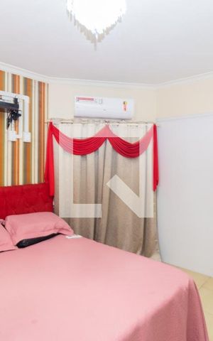 Casa à venda com 200m², 3 quartos e 2 vagasQuarto Suíte