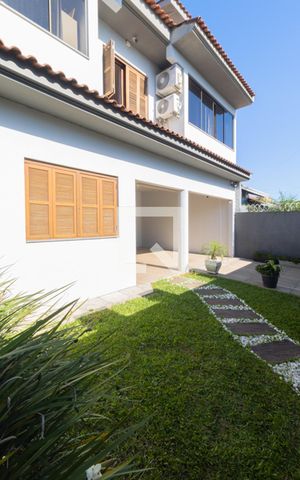 Casa à venda com 200m², 3 quartos e 2 vagasQuintal