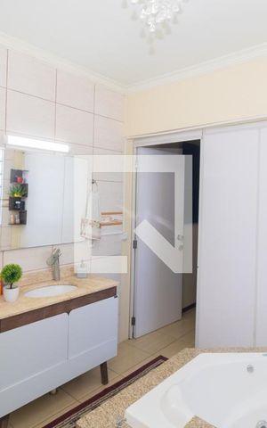 Casa à venda com 200m², 3 quartos e 2 vagasBanheiro da Suíte