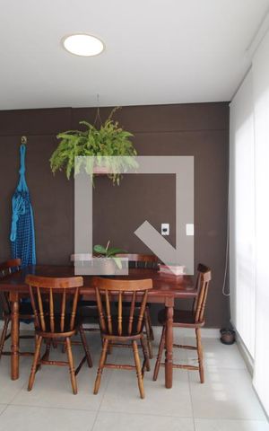 Apartamento para alugar com 65m², 2 quartos e 1 vagaVaranda