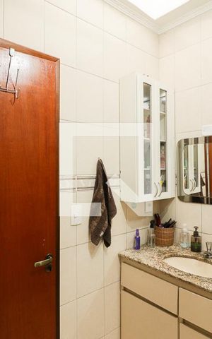 Casa à venda com 135m², 4 quartos e 3 vagasBanheiro 1
