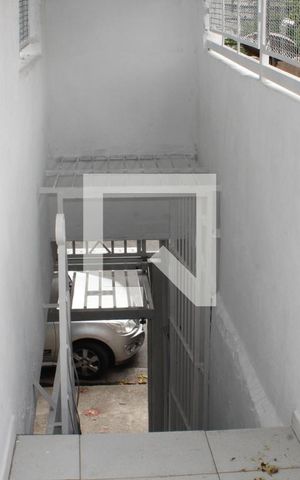 Casa para alugar com 180m², 2 quartos e 1 vagaEscada da entrada