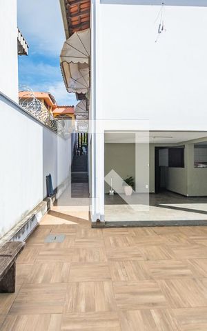 Casa à venda com 360m², 4 quartos e 3 vagas Casa à venda com 360m², 4 quartos e 3 vagasQuintal